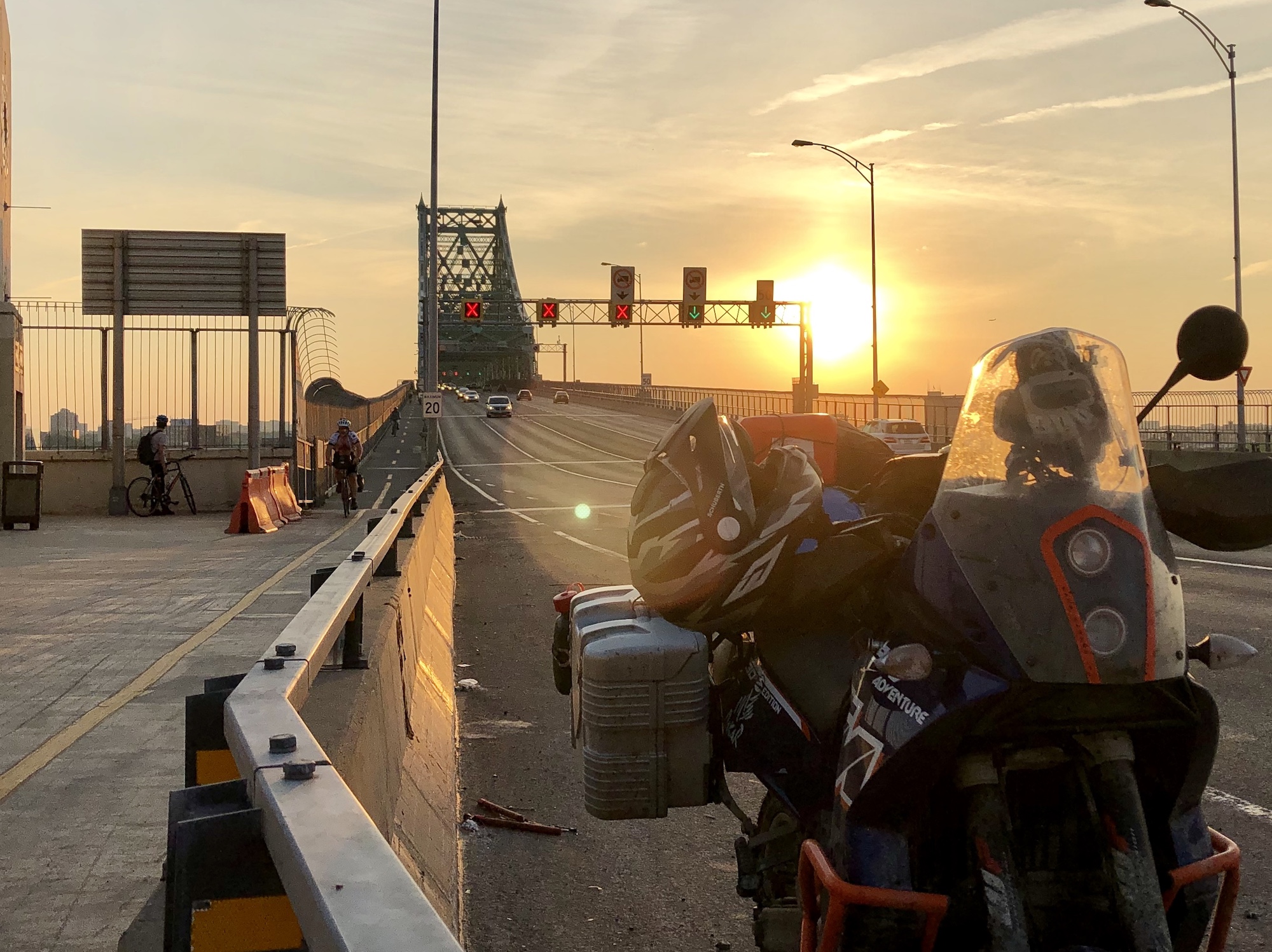 KTM auf Brücke in Montreal
